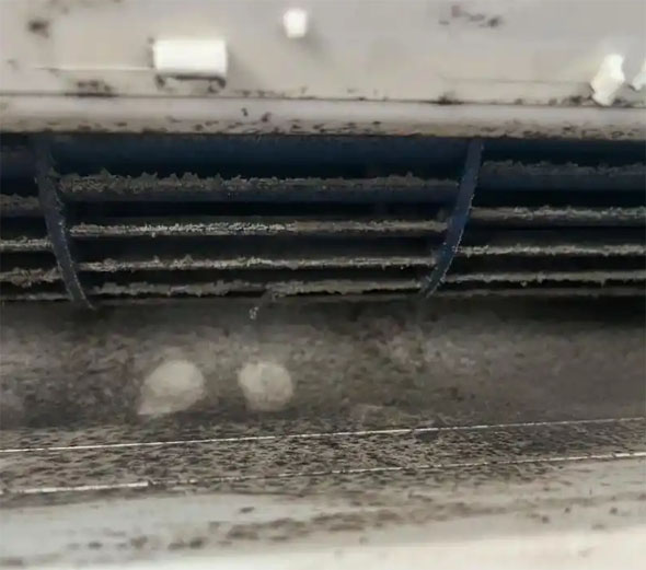 东台空调吹的风有股烧焦味是怎么回事